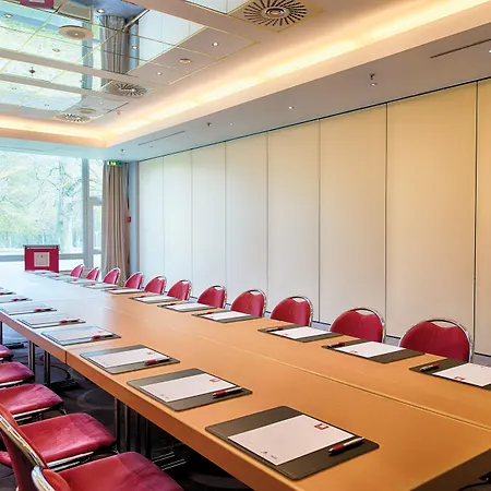 Hotell Leonardo Frankfurt South 4*