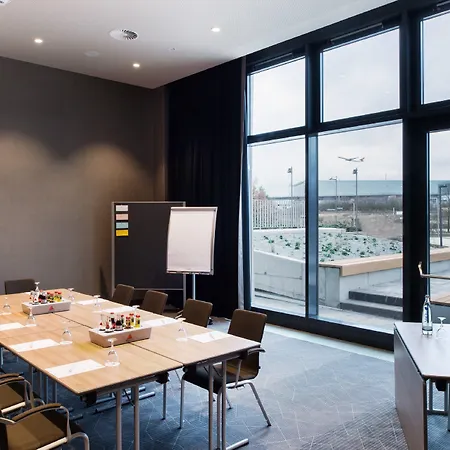 Holiday Inn Frankfurt Airport By Ihg Отель