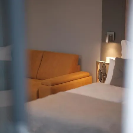 The - & House Aparthotel