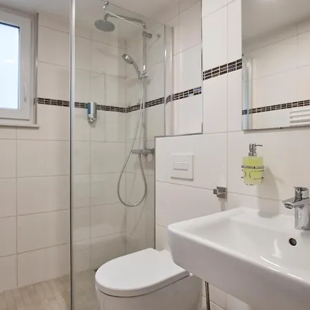 Isha 3* Frankfurt nad Mohanem