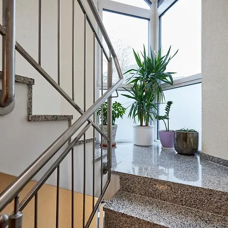 Isha Hotel Frankfurt nad Mohanem