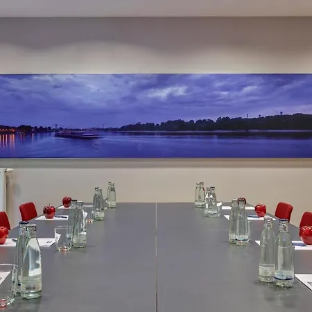 Hotell Express Frankfurt Messe By Ihg 3*