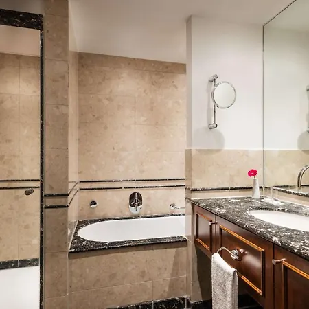 Lindner Hotel&residence Main Plaza Hotel 4*