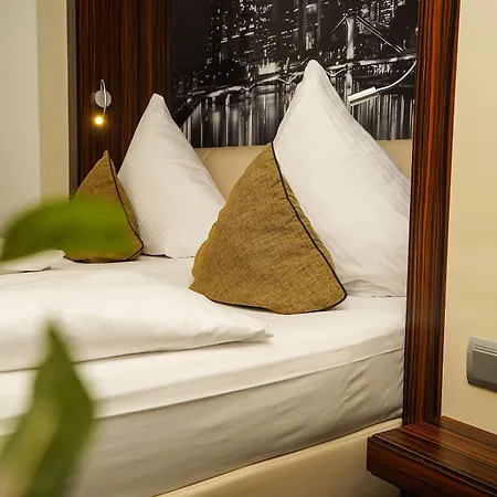Favored Scala Hotel