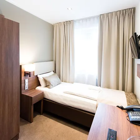 Otel Arena Am Zoo 3*