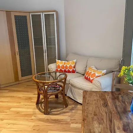 Privates Mit Bad, Kueche, Sofa & Balkon * Frankfurt am Main