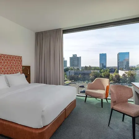 Doubletree By Hilton Frankfurt Niederrad מלון