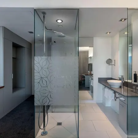 Doubletree By Hilton Frankfurt Niederrad מלון 4*