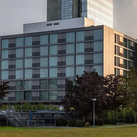 Doubletree By Hilton Frankfurt Niederrad מלון פרנקפורט