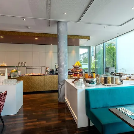 Doubletree By Hilton Frankfurt Niederrad מלון פרנקפורט