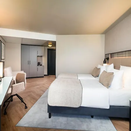 Otel Leonardo Royal Frankfurt 4*