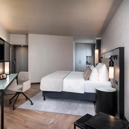 Otel Leonardo Royal Frankfurt 4*