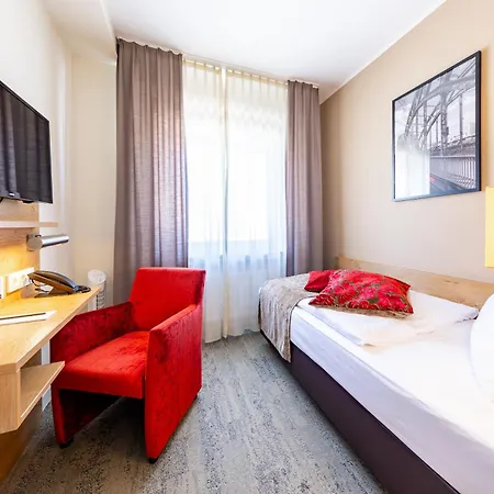 Otel Maingau 3*