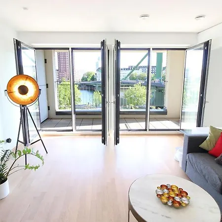 Close To Fair, Main Station And Airport Apartment *