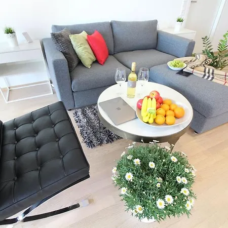 Apartment Close To Fair, Main Station And Airport
