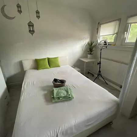 Near Fair, Neben Der Messe Homestay *