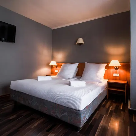Ento Hotelwestend מלון