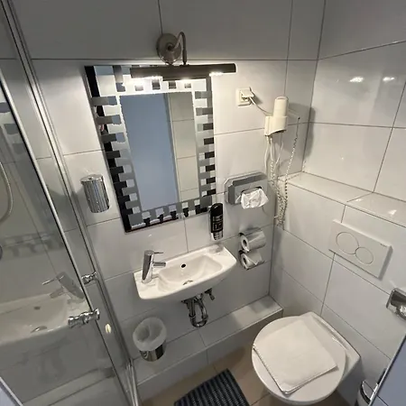 מלון Ento Hotelwestend 5*