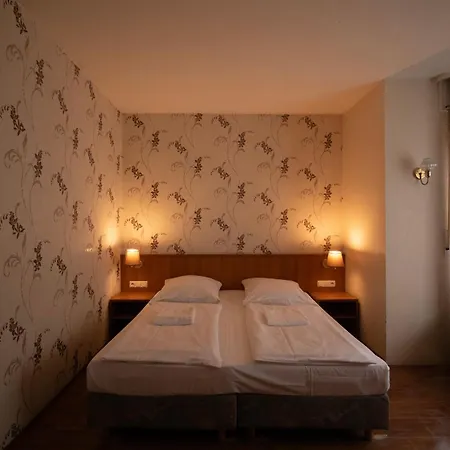 מלון Ento Hotelwestend 5*