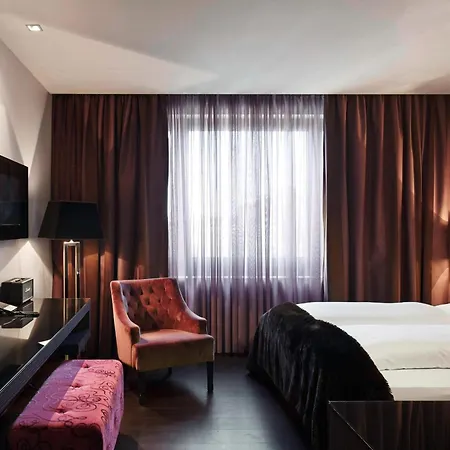 Roomers Frankfurt, Autograph Collection