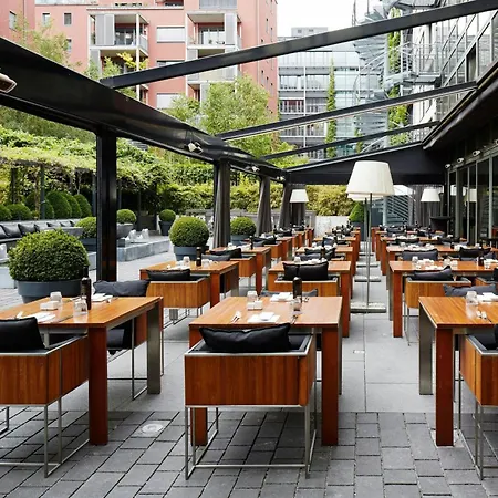 Hotel Roomers Frankfurt, Autograph Collection 5*
