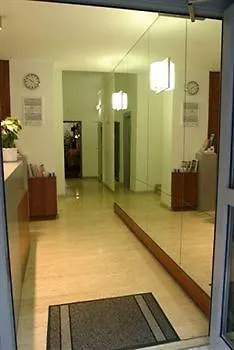 Muenchner Hof Hotel