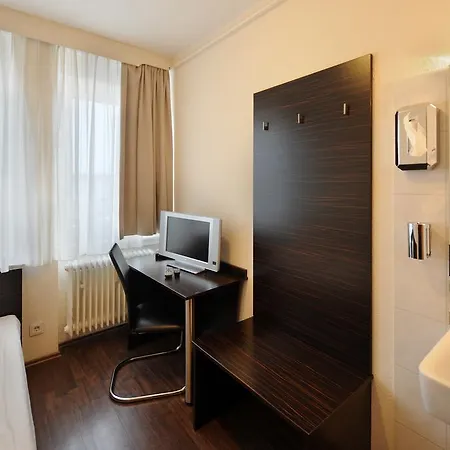 Hotell Fair Frankfurt - Europaallee Messe 3*