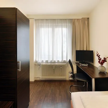 Hotell Fair Frankfurt - Europaallee Messe 3*