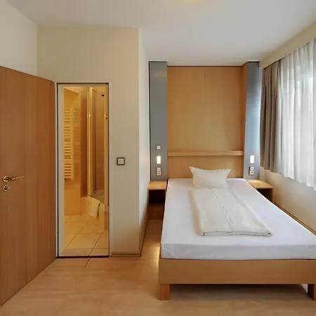 Fair Frankfurt - Europaallee Messe Hotell 3*