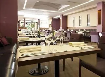 多林特缅陶努斯法兰克福/苏尔茨巴赫酒店 酒店 4*