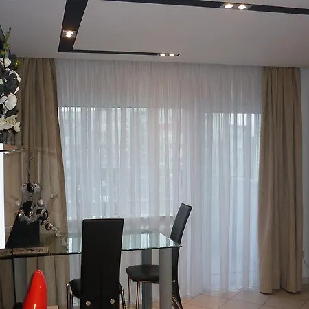 City Hotel *