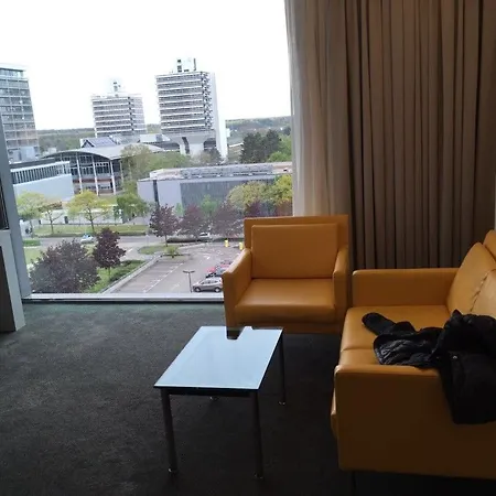 Doubletree By Hilton Frankfurt Niederrad מלון