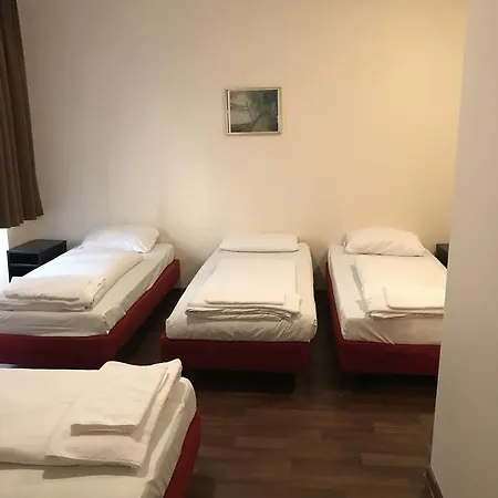 Alpha - Frankfurt Station Casa de hóspedes 3*