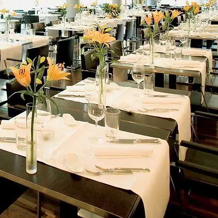 מלון Doubletree By Hilton Frankfurt Niederrad פרנקפורט