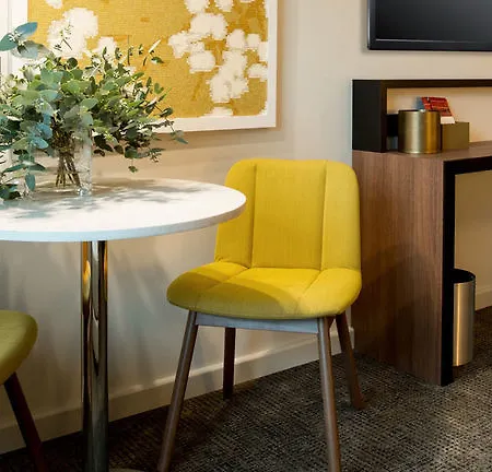 Hotel Adina Frankfurt 4*