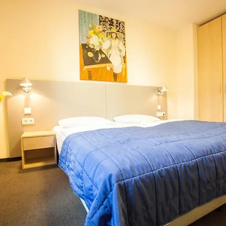 Muenchner Hof Hotel 3*