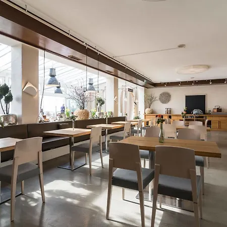 ホテル レストラン カフェ シェーネ オーシヒト フランクフルト