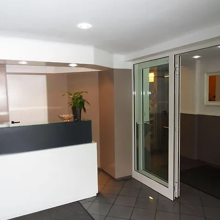 Otel Carlton 3*