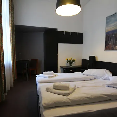 Otel Carlton 3*