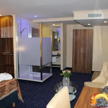 Grand Empire Hotel 4*