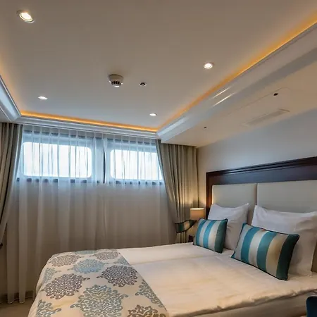 Select Ms Charles Dickens - Frankfurt 5*