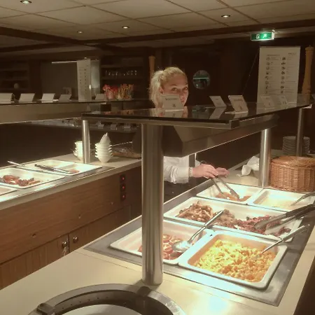 Ботель Select Ms Charles Dickens - Frankfurt 5*