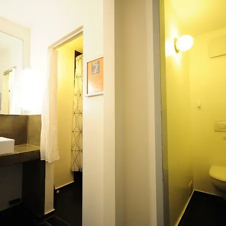 Ostello Five Elements And Capsules Frankfurt *