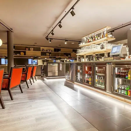 Otel Living Frankfurt 4*