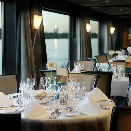 Crossgates Hotelship 4 Star - Osthafen - Frankfurt Hotel Frankfurt am Main