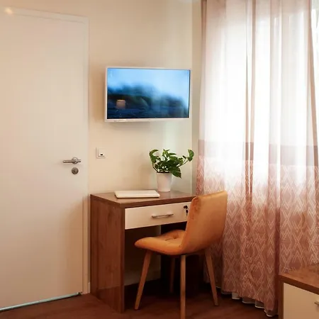Isha Hotel Frankfurt nad Mohanem
