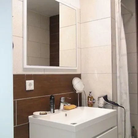 Guestroom With Wide View And Pool Near Side, 2nd Guest With Extra Bed Possible Homestay
