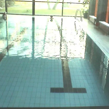 Guestroom With Wide View And Pool Near Side, 2nd Guest With Extra Bed Possible Homestay *
