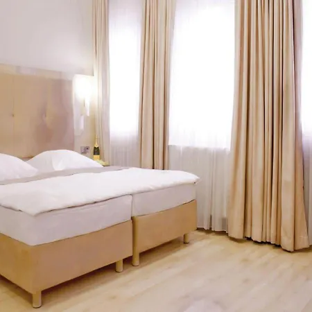 فندق Am Kurfuerstenplatz - Messe 3*