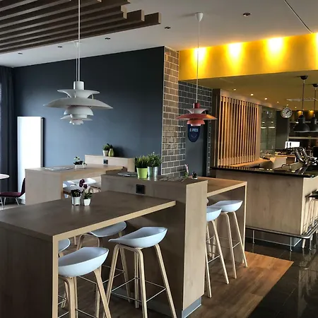 Express Frankfurt Messe By Ihg Отель